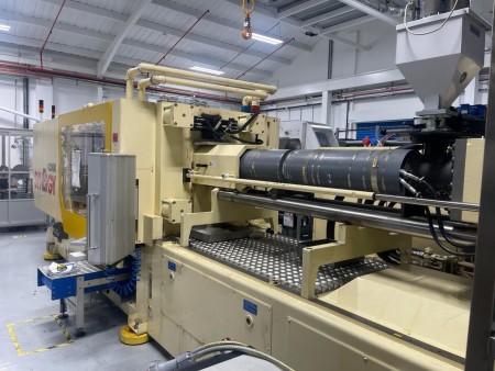 420 ton plastic injection machine - Netstal