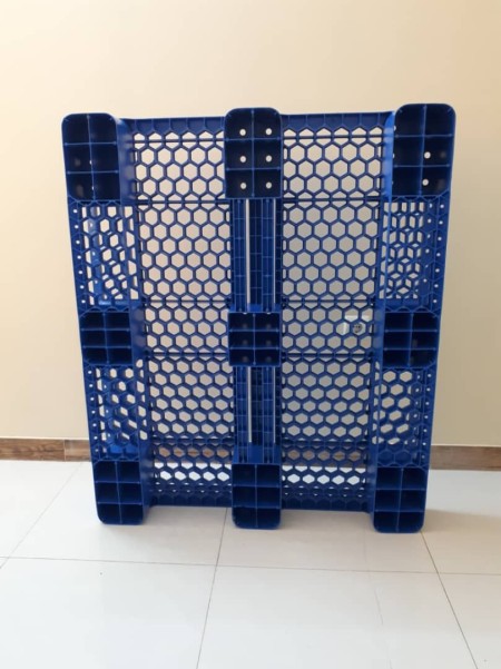 Plastic pallet, 5.12 kg pallet, strong and resistant pallet